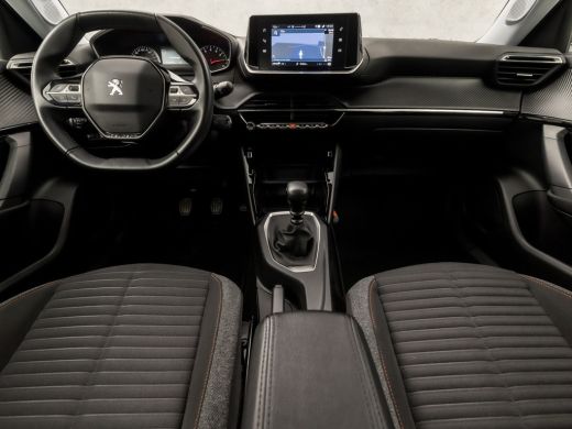 Peugeot 2008 1.2 PureTech Sport (APPLE CARPLAY, GROOT NAVI, CRUISE, PARKEERSENSOREN, SPORTSTOELEN, LANE ASSIST... ActivLease financial lease