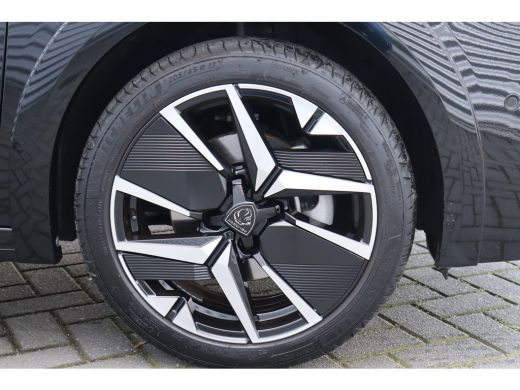 Peugeot 208 1.2 HYBRID 100PK GT PACK AUTOMAAT / NAVI / LEDER / CLIMA / PDC / 17" LMV / CAMERA / KEYLESS / ADA... ActivLease financial lease