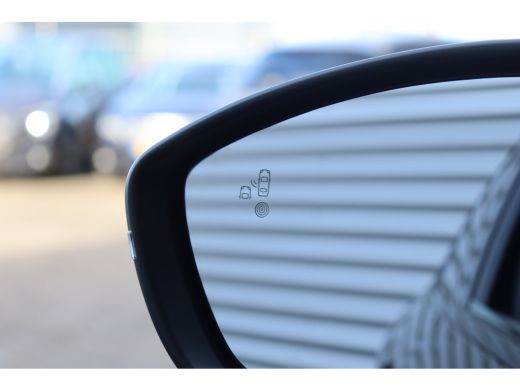 Peugeot 208 1.2 HYBRID 100PK GT PACK AUTOMAAT / NAVI / LEDER / CLIMA / PDC / 17" LMV / CAMERA / KEYLESS / ADA... ActivLease financial lease