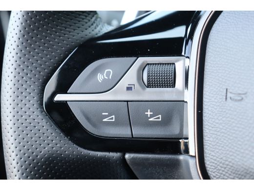 Peugeot 208 1.2 HYBRID 100PK GT PACK AUTOMAAT / NAVI / LEDER / CLIMA / PDC / 17" LMV / CAMERA / KEYLESS / ADA... ActivLease financial lease