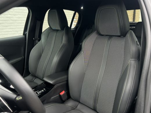 Peugeot 208 1.2 Hybrid 145 e-DCS6 GT | ACC | Vision Pack | Navi | Carplay | LED ActivLease financial lease