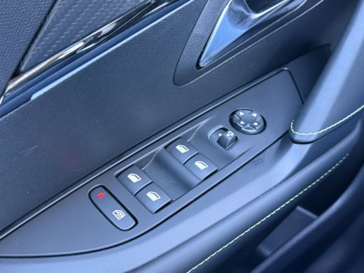 Peugeot 208 1.2 Hybrid 145 e-DCS6 GT | Pano | CarPlay | Camera | LED | 17 inch ActivLease financial lease