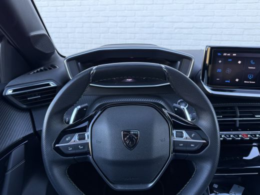 Peugeot 208 1.2 Hybrid 145 e-DCS6 GT | Pano | CarPlay | Camera | LED | 17 inch ActivLease financial lease