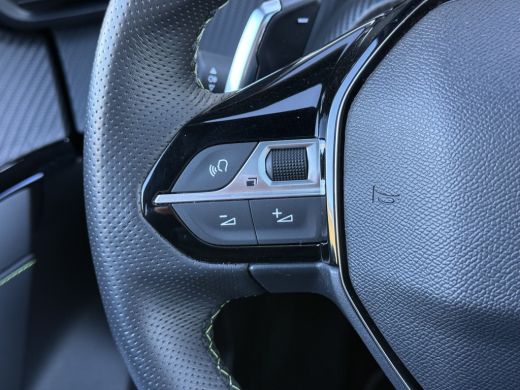 Peugeot 208 1.2 Hybrid 145 e-DCS6 GT | Pano | CarPlay | Camera | LED | 17 inch ActivLease financial lease