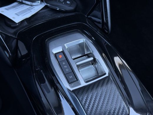 Peugeot 208 1.2 Hybrid 145 e-DCS6 GT | Pano | CarPlay | Camera | LED | 17 inch ActivLease financial lease