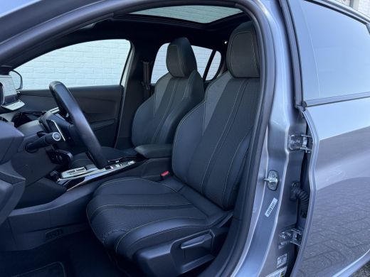 Peugeot 208 1.2 Hybrid 145 e-DCS6 GT | Pano | CarPlay | Camera | LED | 17 inch ActivLease financial lease