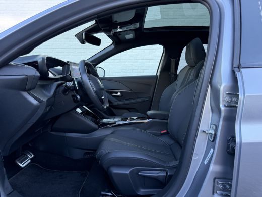 Peugeot 208 1.2 Hybrid 145 e-DCS6 GT | Pano | CarPlay | Camera | LED | 17 inch ActivLease financial lease