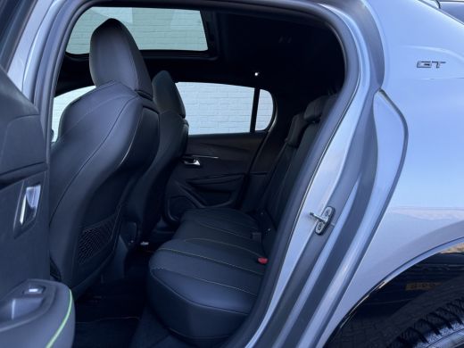 Peugeot 208 1.2 Hybrid 145 e-DCS6 GT | Pano | CarPlay | Camera | LED | 17 inch ActivLease financial lease