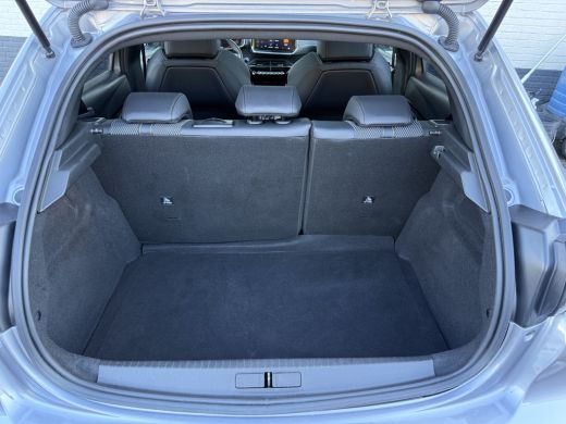 Peugeot 208 1.2 Hybrid 145 e-DCS6 GT | Pano | CarPlay | Camera | LED | 17 inch ActivLease financial lease