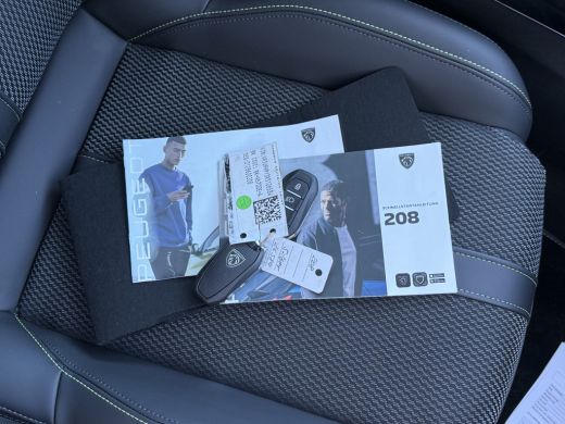 Peugeot 208 1.2 Hybrid 145 e-DCS6 GT | Pano | CarPlay | Camera | LED | 17 inch ActivLease financial lease