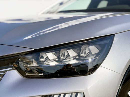 Peugeot 208 1.2 Hybrid 145 e-DCS6 GT | Pano | CarPlay | Camera | LED | 17 inch ActivLease financial lease