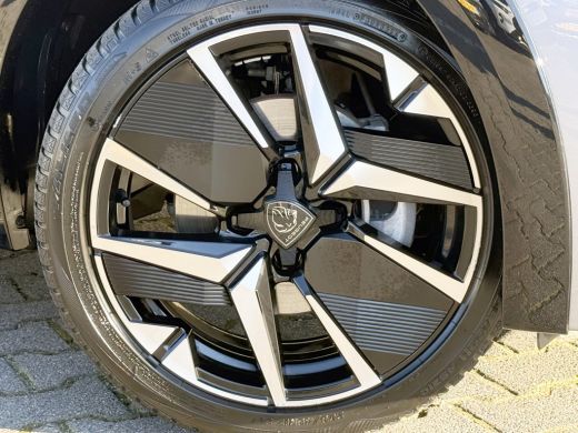 Peugeot 208 1.2 Hybrid 145 e-DCS6 GT | Pano | CarPlay | Camera | LED | 17 inch ActivLease financial lease