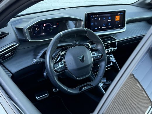 Peugeot 208 1.2 Hybrid 145 e-DCS6 GT | Pano | CarPlay | Camera | LED | 17 inch ActivLease financial lease