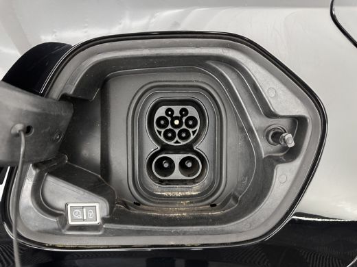 Peugeot e-208 EV Style 50 kWh [3-Fase-11kW] {SOH-96%} (INCL-BTW) Aut. *LEATHER-FABRIC | FULL-LED | HEATED-SPORT... ActivLease financial lease