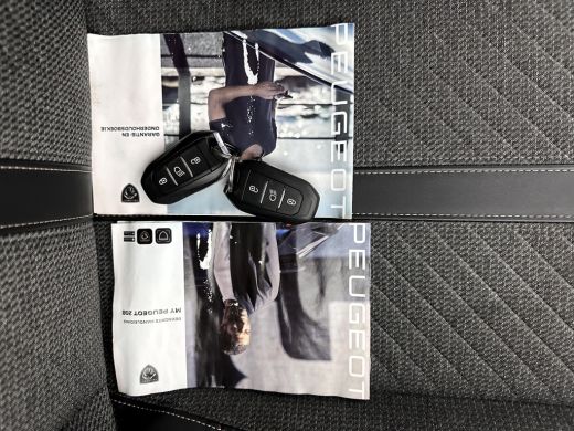 Peugeot e-208 EV Style 50 kWh [3-Fase-11kW] {SOH-96%} (INCL-BTW) Aut. *LEATHER-FABRIC | FULL-LED | HEATED-SPORT... ActivLease financial lease