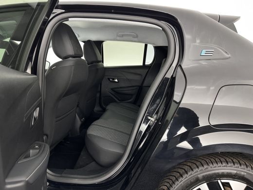 Peugeot e-208 EV Style 50 kWh [3-Fase-11kW] {SOH-96%} (INCL-BTW) Aut. *LEATHER-FABRIC | FULL-LED | HEATED-SPORT... ActivLease financial lease