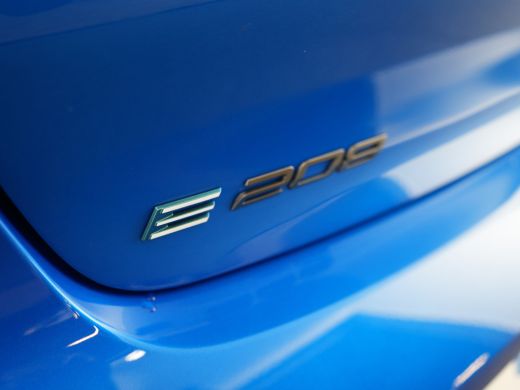 Peugeot e-208 GT | 8 jaar fabrieksgarantie of 160.000 kilometer op het accupakket | Adaptieve cruise control me... ActivLease financial lease