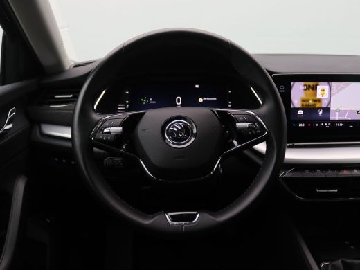 Skoda Octavia Combi 1.5 TSI First Edition 150PK DSG Pano-Schuifdak, Trekhaak, Head-Up Display, 18" LM Velgen, S... ActivLease financial lease