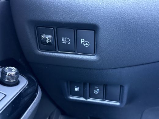 Toyota C-HR 1.8 Hybrid Team D | CarPlay | ACC | Camera | Keyless | 18 inch ActivLease financial lease