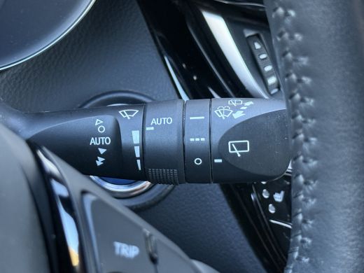 Toyota C-HR 1.8 Hybrid Team D | CarPlay | ACC | Camera | Keyless | 18 inch ActivLease financial lease