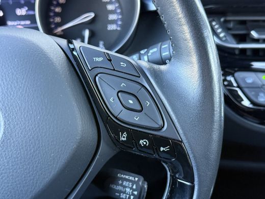 Toyota C-HR 1.8 Hybrid Team D | CarPlay | ACC | Camera | Keyless | 18 inch ActivLease financial lease