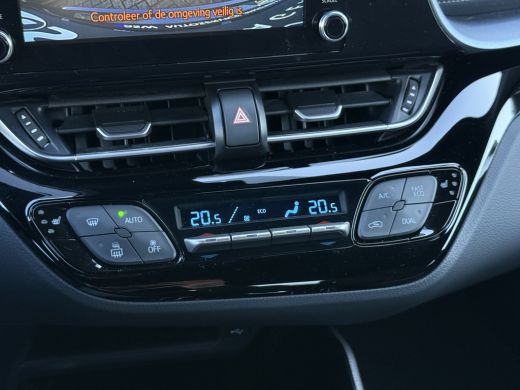 Toyota C-HR 1.8 Hybrid Team D | CarPlay | ACC | Camera | Keyless | 18 inch ActivLease financial lease