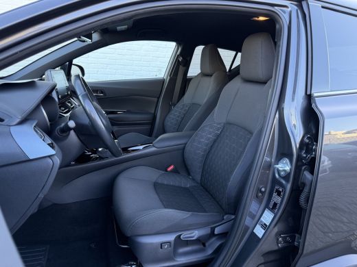 Toyota C-HR 1.8 Hybrid Team D | CarPlay | ACC | Camera | Keyless | 18 inch ActivLease financial lease