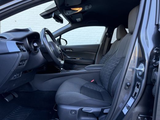 Toyota C-HR 1.8 Hybrid Team D | CarPlay | ACC | Camera | Keyless | 18 inch ActivLease financial lease