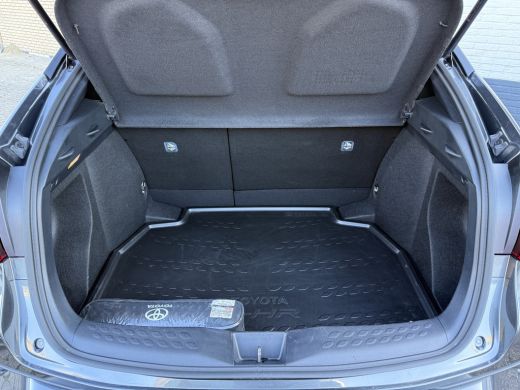 Toyota C-HR 1.8 Hybrid Team D | CarPlay | ACC | Camera | Keyless | 18 inch ActivLease financial lease