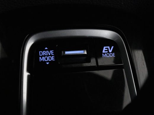 Toyota Corolla 2.0 Hybrid GR-Sport | Stoelverwarming | Adaptive cruise | Sportstoelen | Carplay | Camera | Park ... ActivLease financial lease