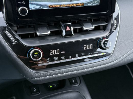 Toyota Corolla Touring Sports 2.0 Hybrid Team D | Trekhaak | CarPlay | ACC | Camera | LED | 17 inch ActivLease financial lease