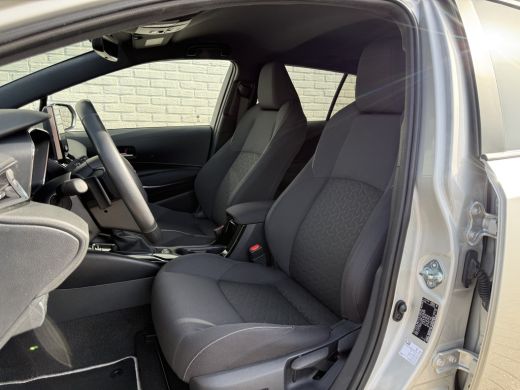 Toyota Corolla Touring Sports 2.0 Hybrid Team D | Trekhaak | CarPlay | ACC | Camera | LED | 17 inch ActivLease financial lease