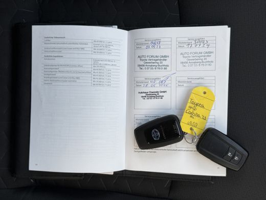 Toyota Corolla Touring Sports 2.0 Hybrid Team D | Trekhaak | CarPlay | ACC | Camera | LED | 17 inch ActivLease financial lease