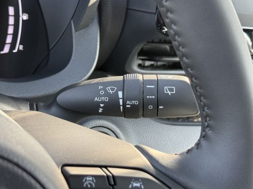 Toyota Yaris 1.5 Hybrid 115 Dynamic | ACC | CarPlay | Camera | LED | Winter-Pakket ActivLease financial lease