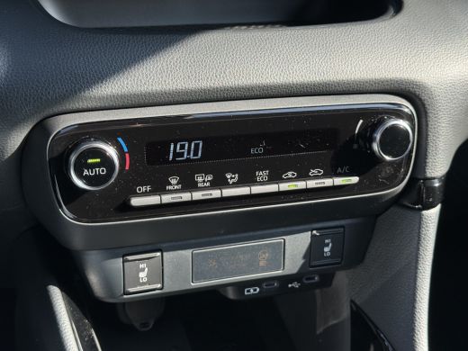 Toyota Yaris 1.5 Hybrid 115 Dynamic | ACC | CarPlay | Camera | LED | Winter-Pakket ActivLease financial lease