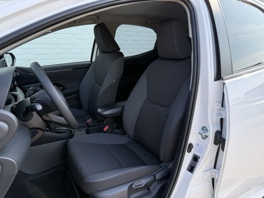 Toyota Yaris 1.5 Hybrid 115 Dynamic | ACC | CarPlay | Camera | LED | Winter-Pakket ActivLease financial lease