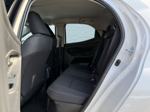 Toyota Yaris 1.5 Hybrid 115 Dynamic | ACC | CarPlay | Camera | LED | Winter-Pakket ActivLease financial lease