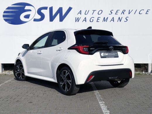 Toyota Yaris 1.5 Hybrid 115 Dynamic | ACC | CarPlay | Camera | LED | Winter-Pakket ActivLease financial lease