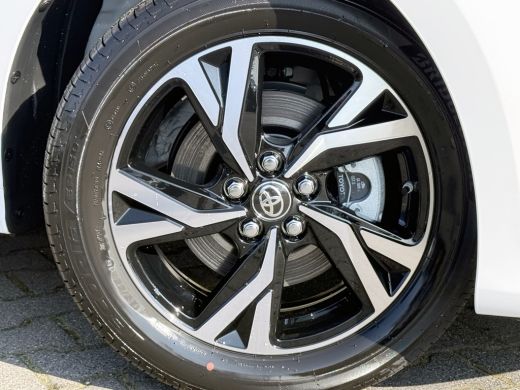 Toyota Yaris 1.5 Hybrid 115 Dynamic | ACC | CarPlay | Camera | LED | Winter-Pakket ActivLease financial lease