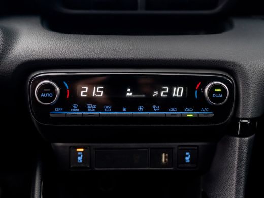 Toyota Yaris 1.5 Hybrid Executive | Bi-Tone | 17'' | Stoelverw. | Apple Carplay/ Android Auto | Prijs Rijklaar!! ActivLease financial lease