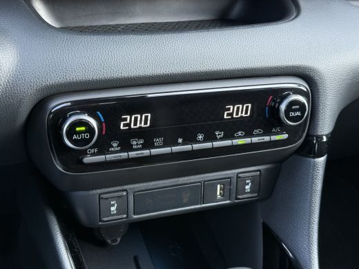 Toyota Yaris 1.5 Hybrid Tokyo Spirit | HUD | ACC | Camera | LED | 17 inch ActivLease financial lease