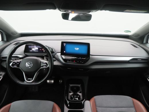 Volkswagen ID.4 First 77 kWh 204 Pk Automaat | Stoelverwarming | Trekhaak | Camera | Adaptive Cruise | Climatroni... ActivLease financial lease