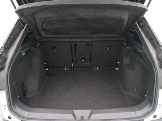 Volkswagen ID.4 First 77 kWh 204 Pk Automaat | Stoelverwarming | Trekhaak | Camera | Adaptive Cruise | Climatroni... ActivLease financial lease