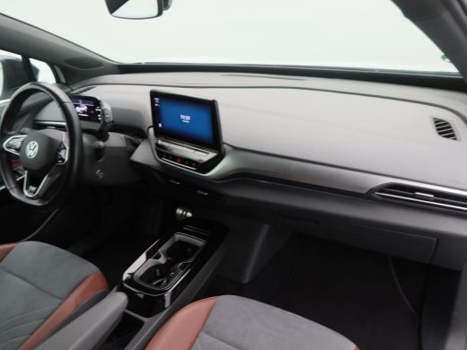 Volkswagen ID.4 First 77 kWh 204 Pk Automaat | Stoelverwarming | Trekhaak | Camera | Adaptive Cruise | Climatroni... ActivLease financial lease