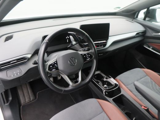 Volkswagen ID.4 First 77 kWh 204 Pk Automaat | Stoelverwarming | Trekhaak | Camera | Adaptive Cruise | Climatroni... ActivLease financial lease