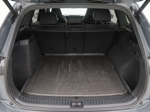 Volkswagen Tayron 1.5 eHybrid 204 Pk Automaat R-Line | Black Style | Trekhaak | Panorama dak | Stoel/Stuur Verwarmi... ActivLease financial lease