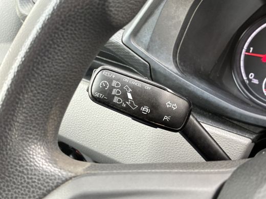 Volkswagen Transporter 2.0 TDI L1H1 Trekhaak Carplay Sensoren Voorruitverwarming Airco ActivLease financial lease