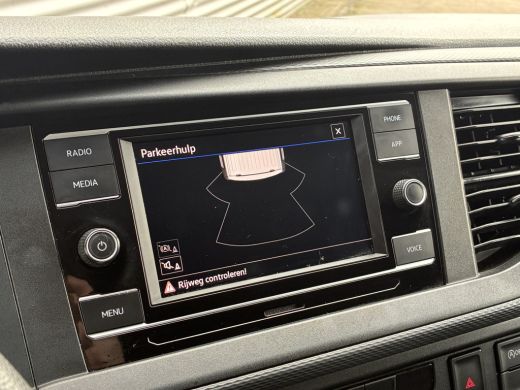 Volkswagen Transporter 2.0 TDI L1H1 Trekhaak Carplay Sensoren Voorruitverwarming Airco ActivLease financial lease