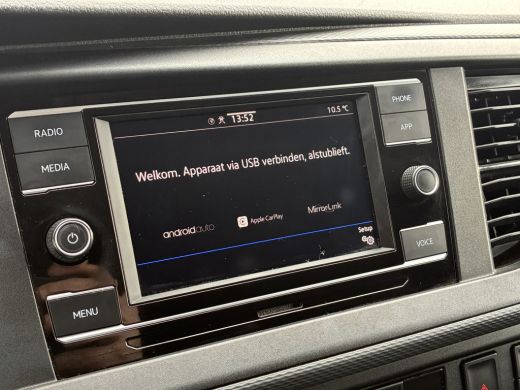 Volkswagen Transporter 2.0 TDI L1H1 Trekhaak Carplay Sensoren Voorruitverwarming Airco ActivLease financial lease