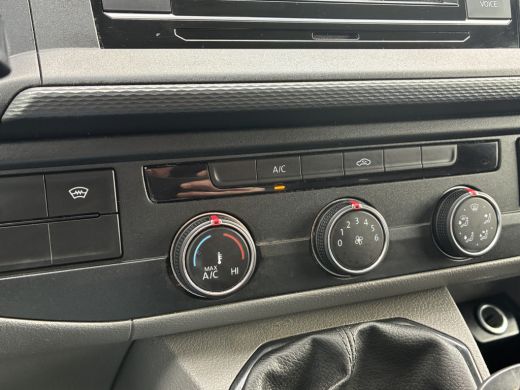 Volkswagen Transporter 2.0 TDI L1H1 Trekhaak Carplay Sensoren Voorruitverwarming Airco ActivLease financial lease